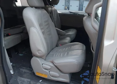 2011 Toyota Sienna Xle V6 z USA, uszkodzony, nr VIN 5TDYK3DC2BS045525